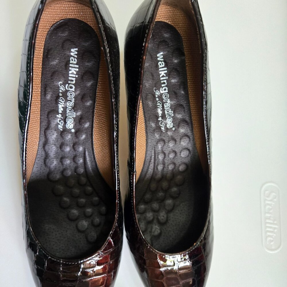 Walking Cradles Brown Croc Embossed Patent Leather Joy Pumps 11 WW - NIB